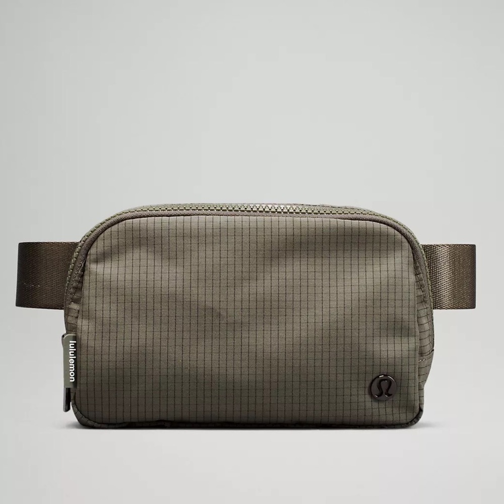 NEW Everywhere Belt Bag Carob Brown/Black